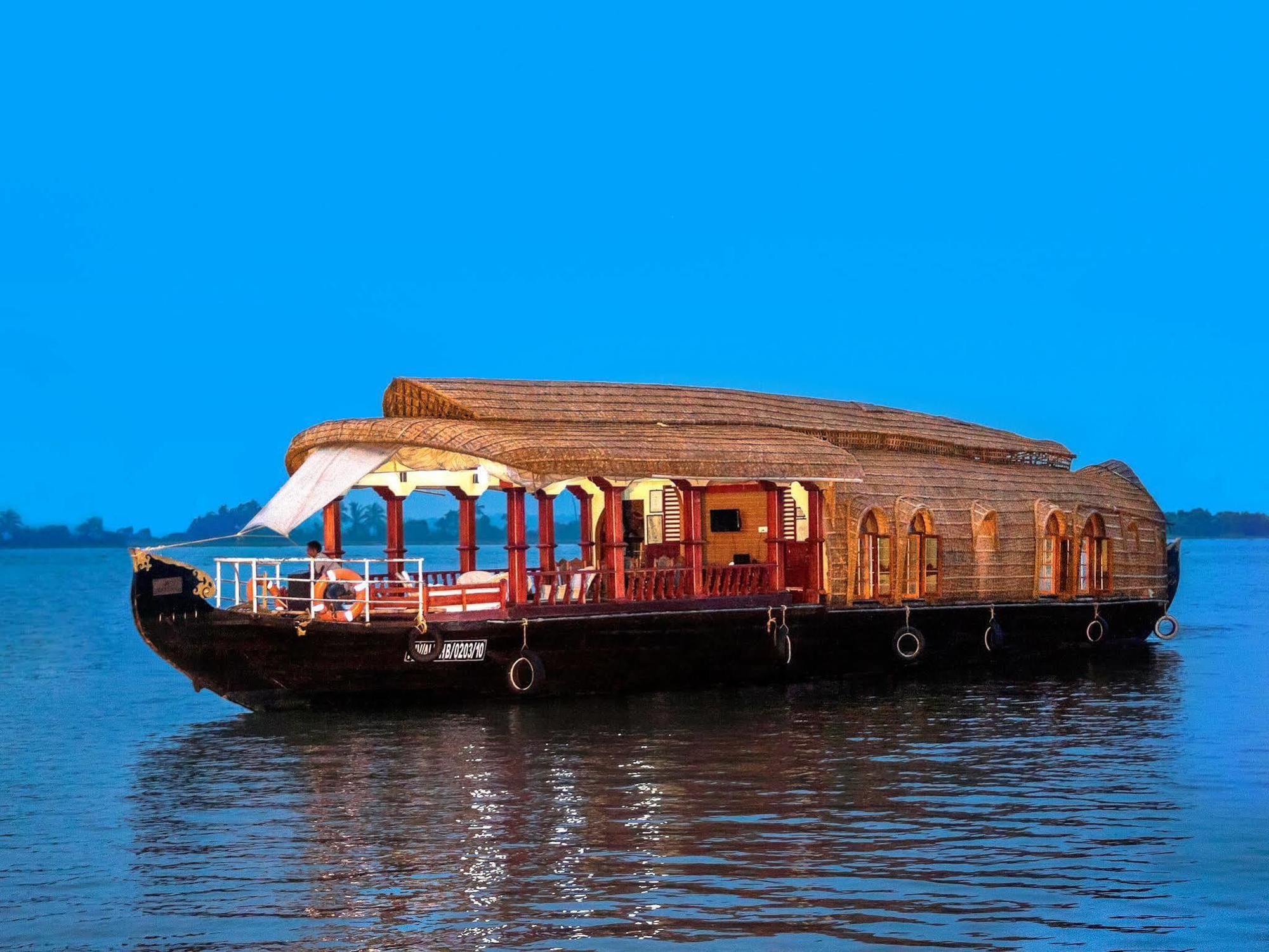 Aqua Jumbo Houseboats Hotell Kumarakom Eksteriør bilde