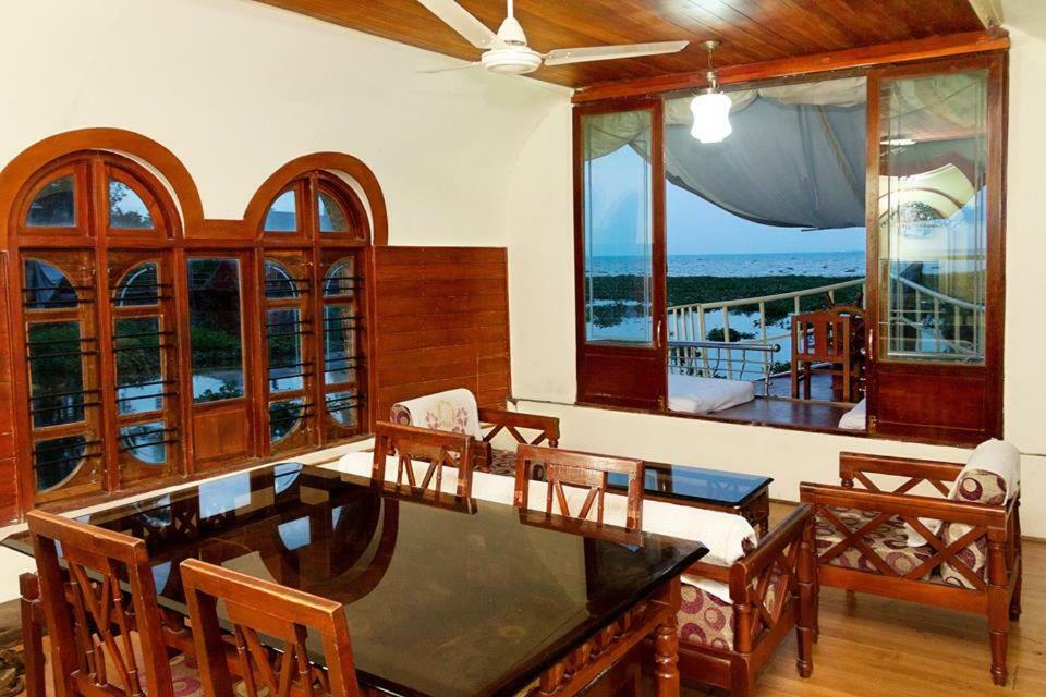 Aqua Jumbo Houseboats Hotell Kumarakom Eksteriør bilde