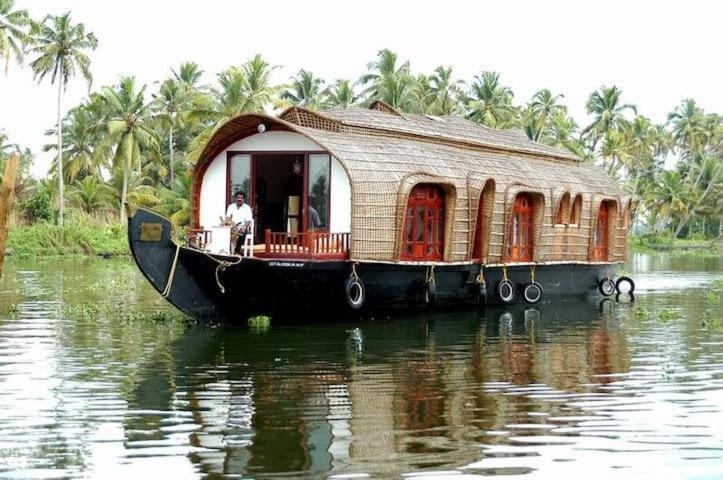 Aqua Jumbo Houseboats Hotell Kumarakom Eksteriør bilde
